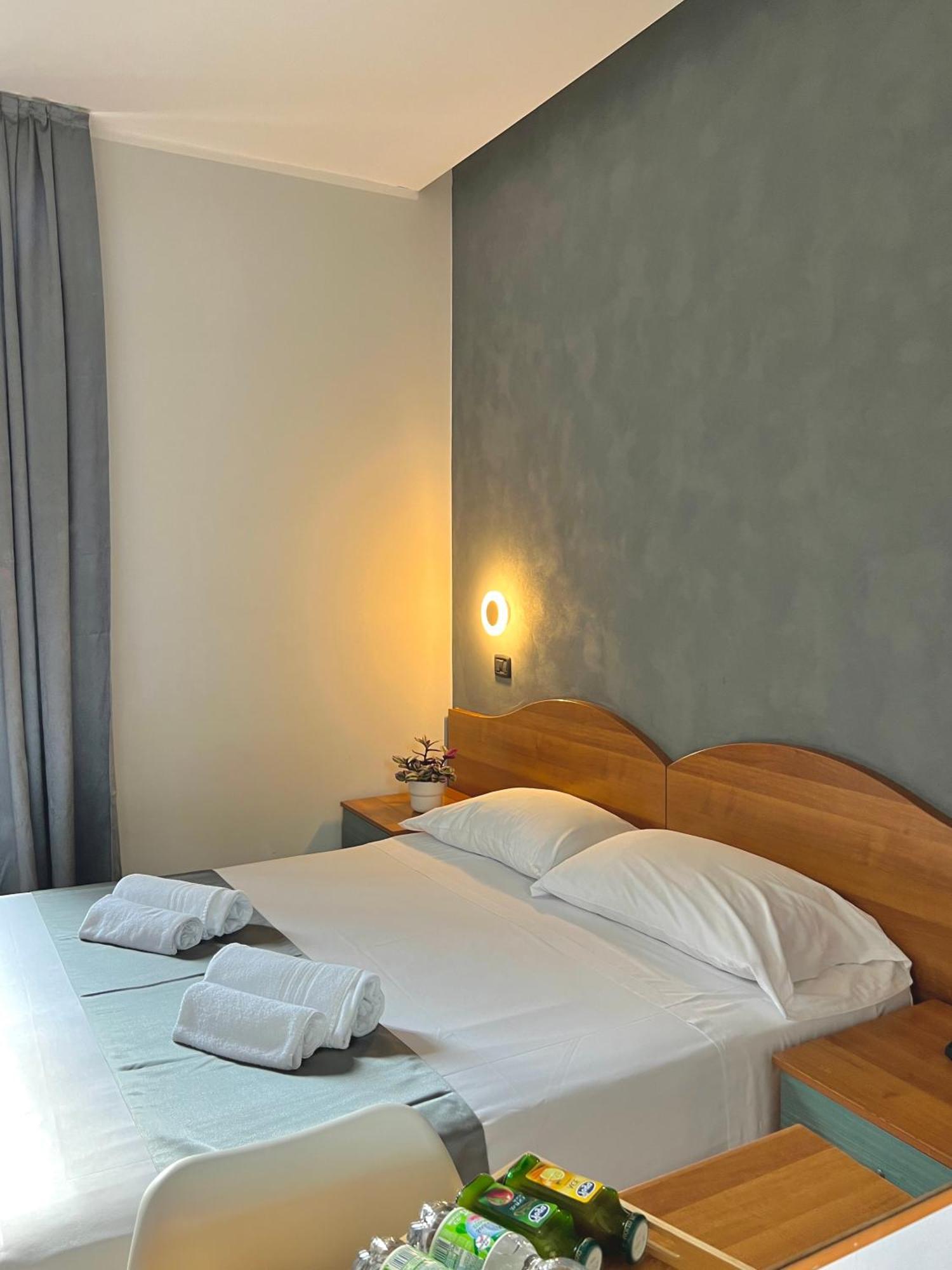 Hotel Sara Milaan Buitenkant foto