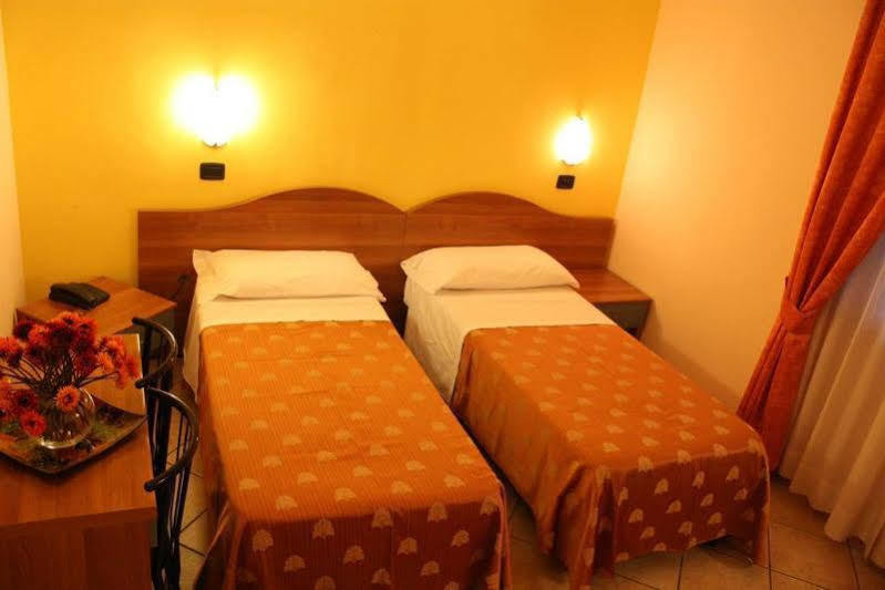 Hotel Sara Milaan Buitenkant foto